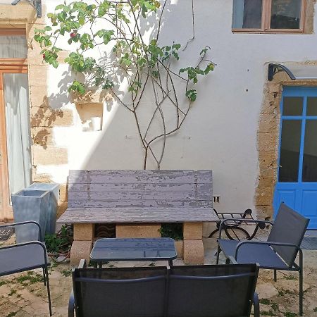 Apartmán T2 Duplex "Chez Evelyne" Remoulins Exteriér fotografie