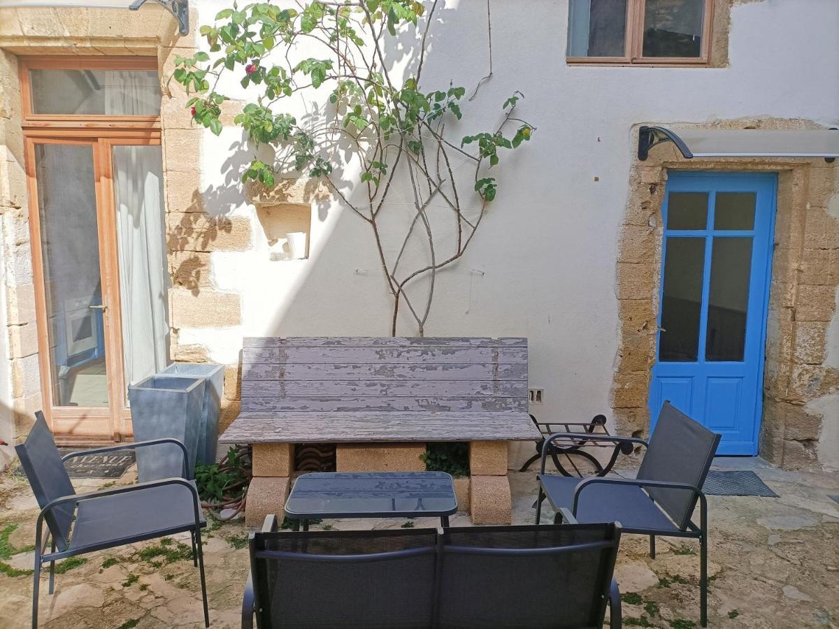 Apartmán T2 Duplex "Chez Evelyne" Remoulins Exteriér fotografie