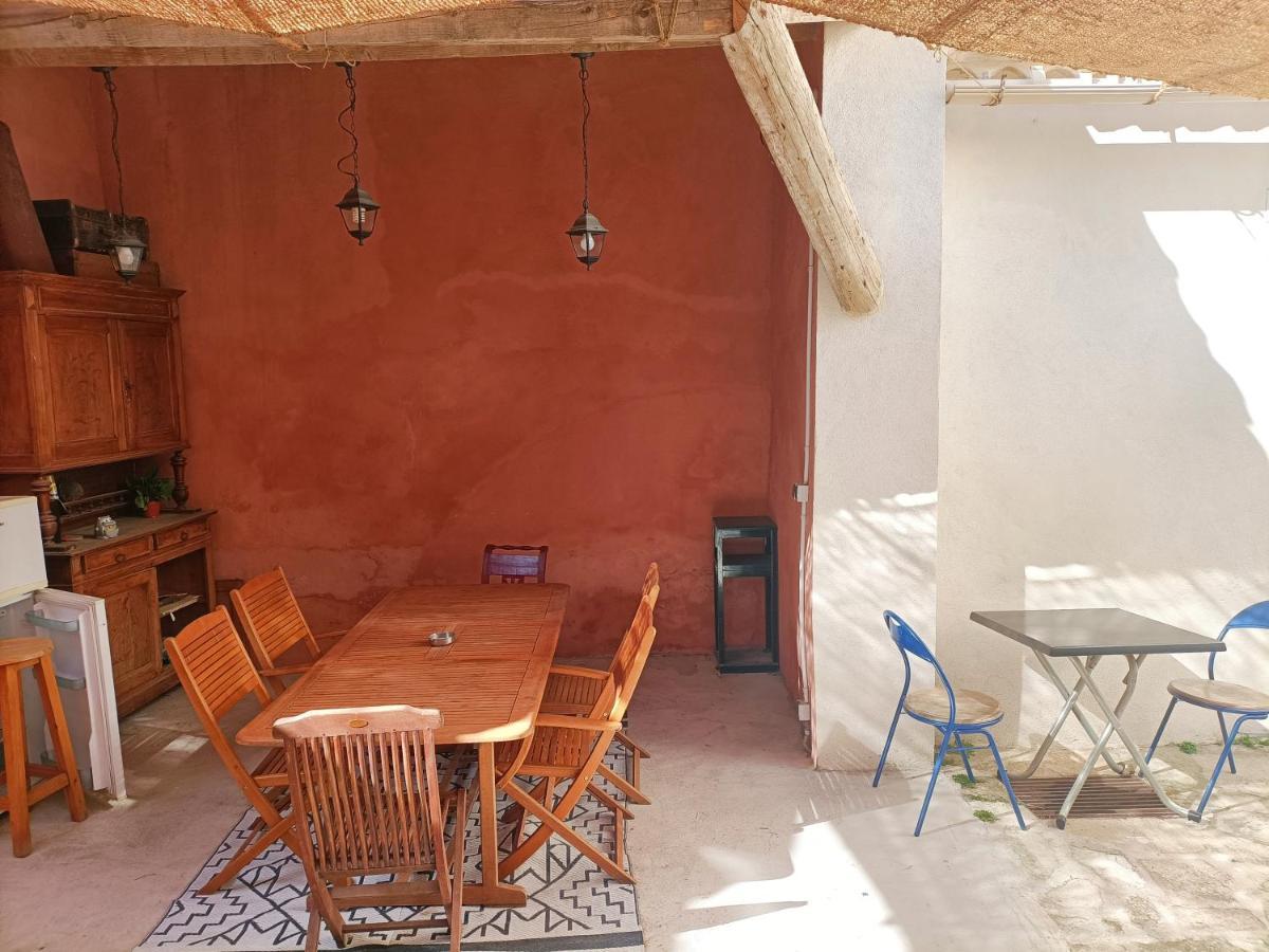 Apartmán T2 Duplex "Chez Evelyne" Remoulins Exteriér fotografie